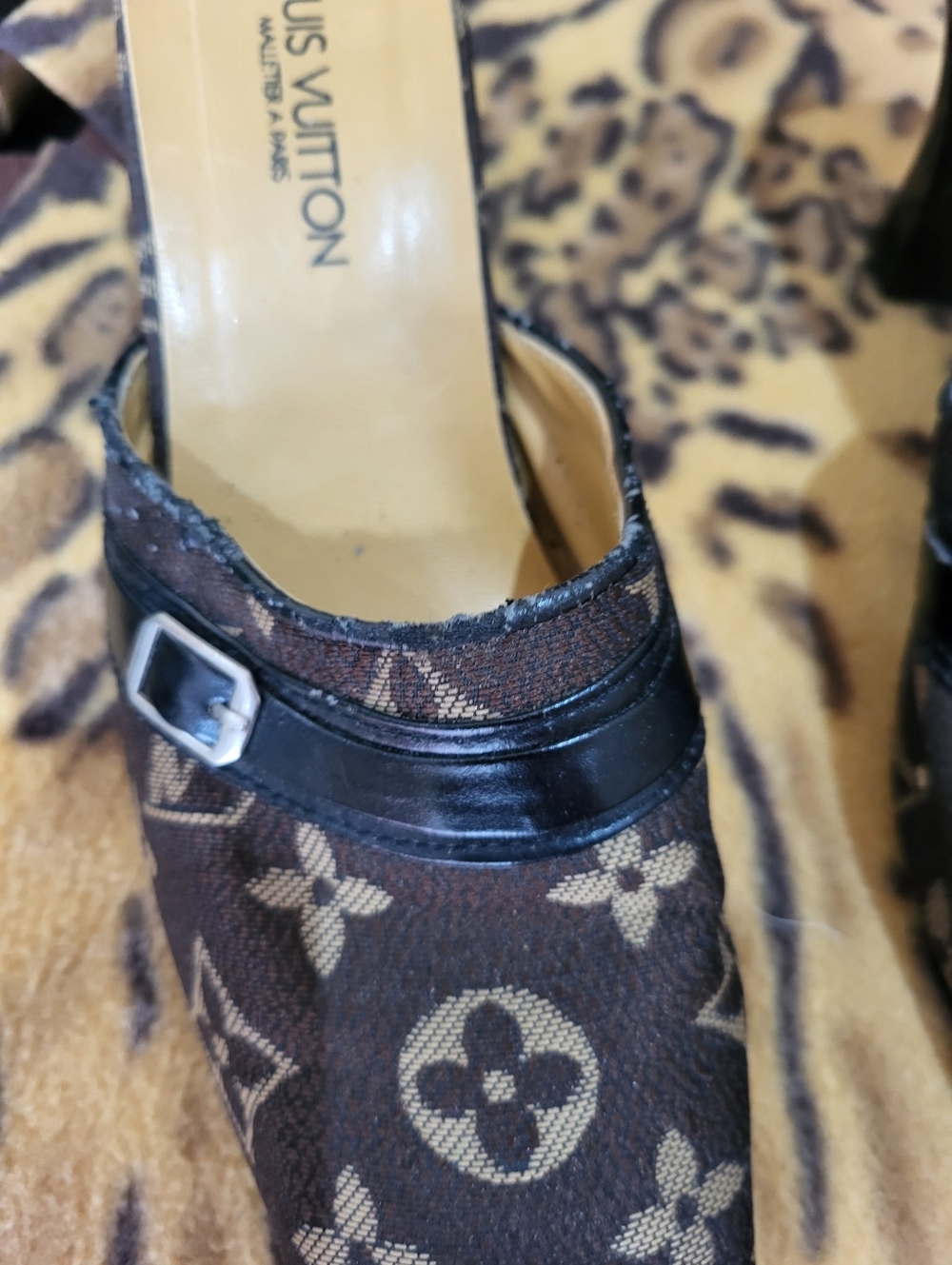 SHOES - Picture 3 of 6